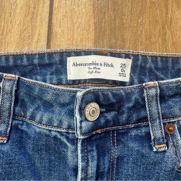 Abercrombie & Fitch The Mom High Rise Dark Blue Distressed Cropped Jeans - Picture 3 of 4